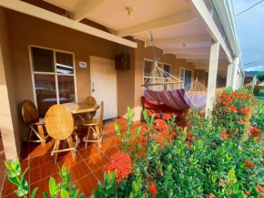 Villa Mango 4, Steps from the Beach & Free WIFI